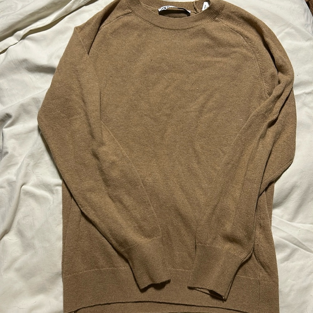 Beautiful Zara sweater. Very good condition. Timeless sweater.